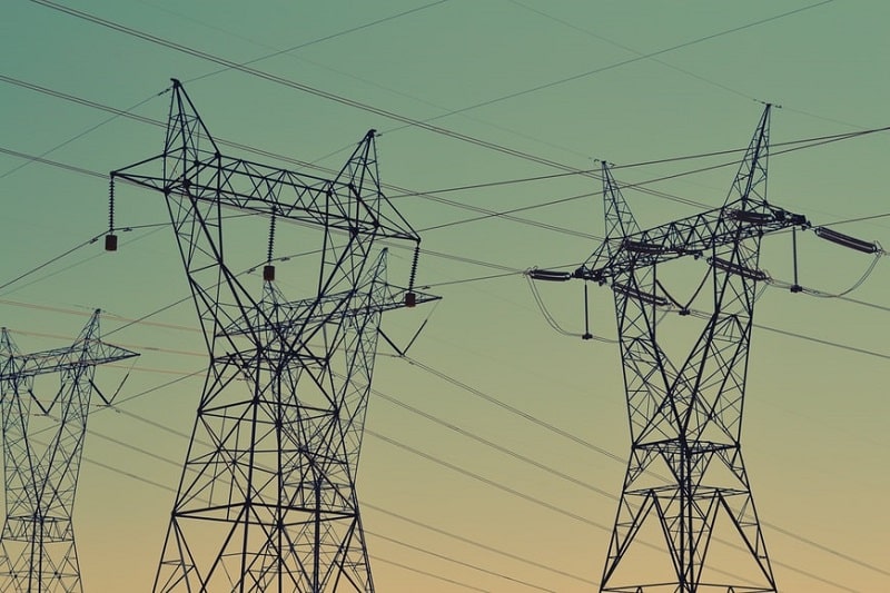 Trhy s elektrinou v Európe sa uvoľňujú, ale ceny sú stále vysoké