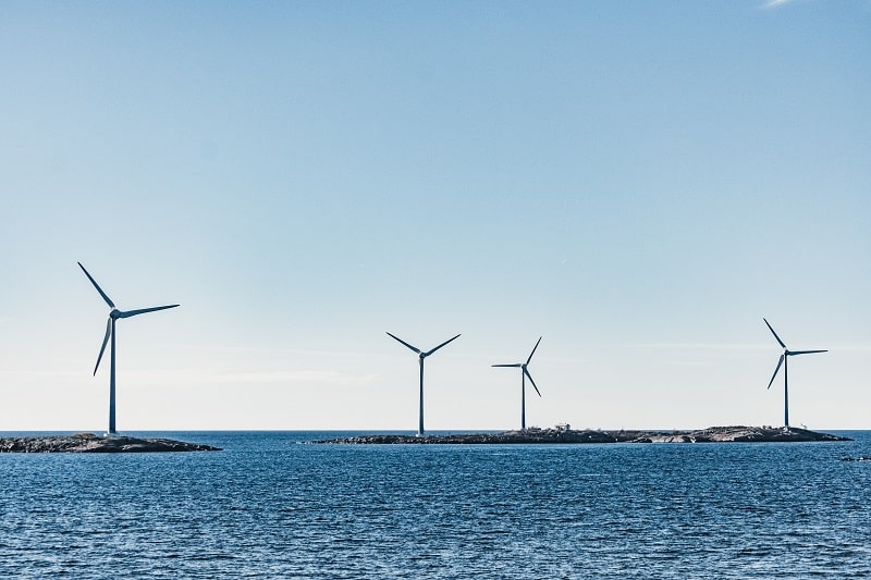Štátne ministerstvo energetiky stanovilo cieľ nainštalovať 25 gigawattov do roku 2045, čo by stačilo na napájanie 25 miliónov domácností