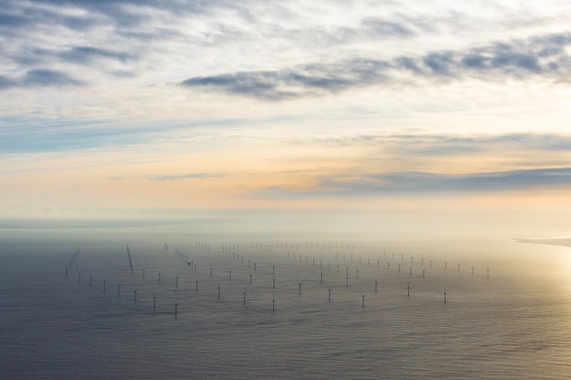 Štátne ministerstvo energetiky stanovilo cieľ nainštalovať 25 gigawattov do roku 2045, čo by stačilo na napájanie 25 miliónov domácností