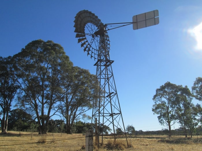 So zavedením nových technológií a zmien v austrálskom hospodárstve si ľudia začínajú čoraz viac uvedomovať ekonomické a environmentálne náklady na energiu